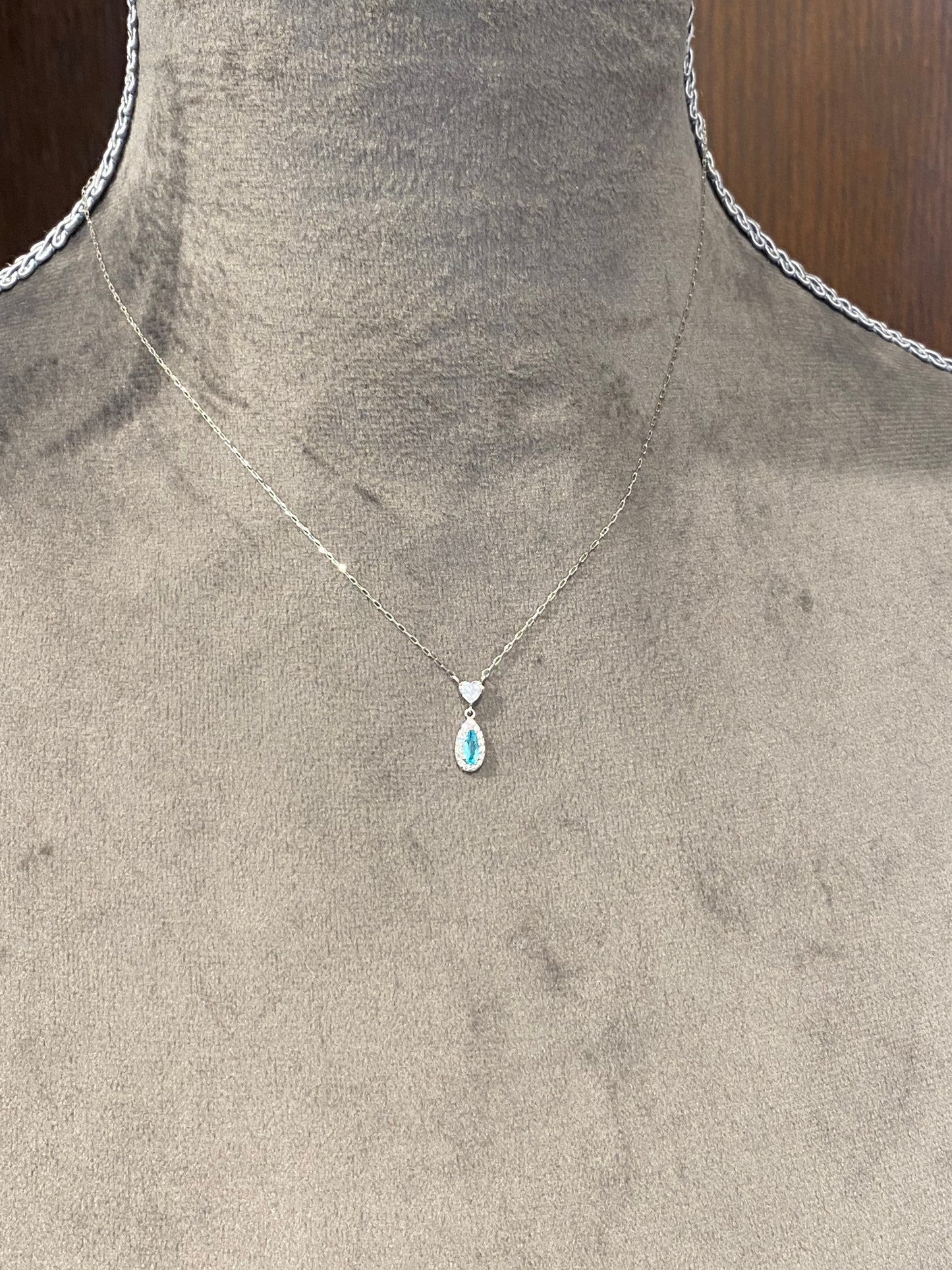 K18ホワイトゴールド パライバトルマリン ダイヤモンドモンドネックレス