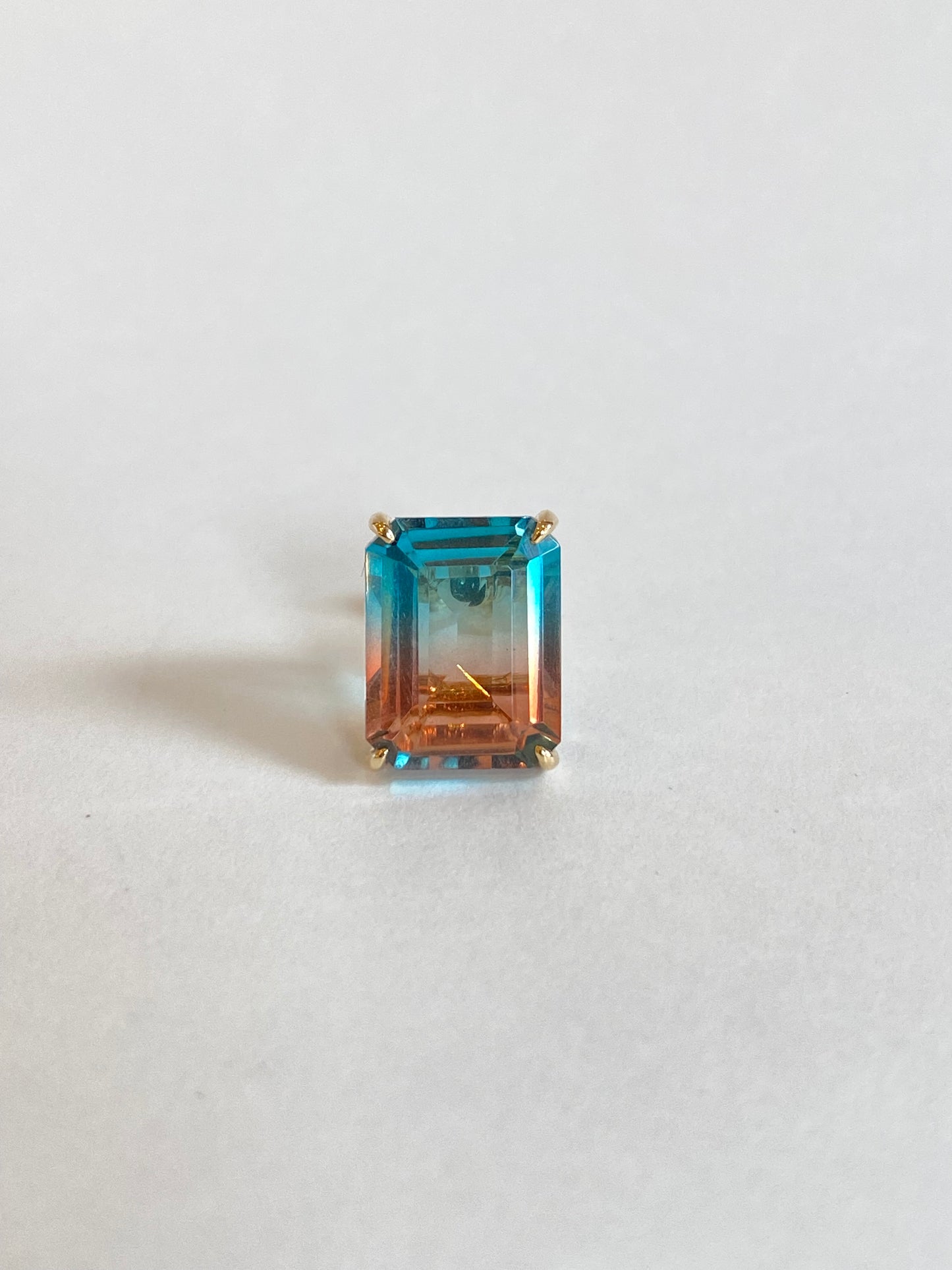 K10イエローゴールド クォーツ シングルピアス