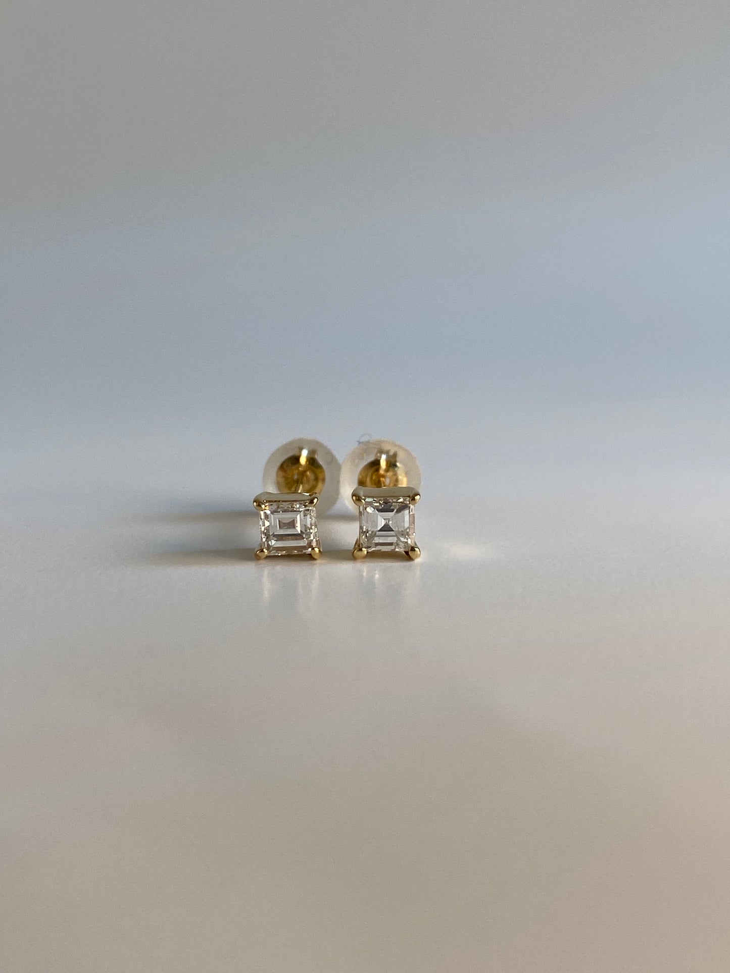 K18イエローゴールド アッシャーカットダイヤモンド 0.35ctピアス