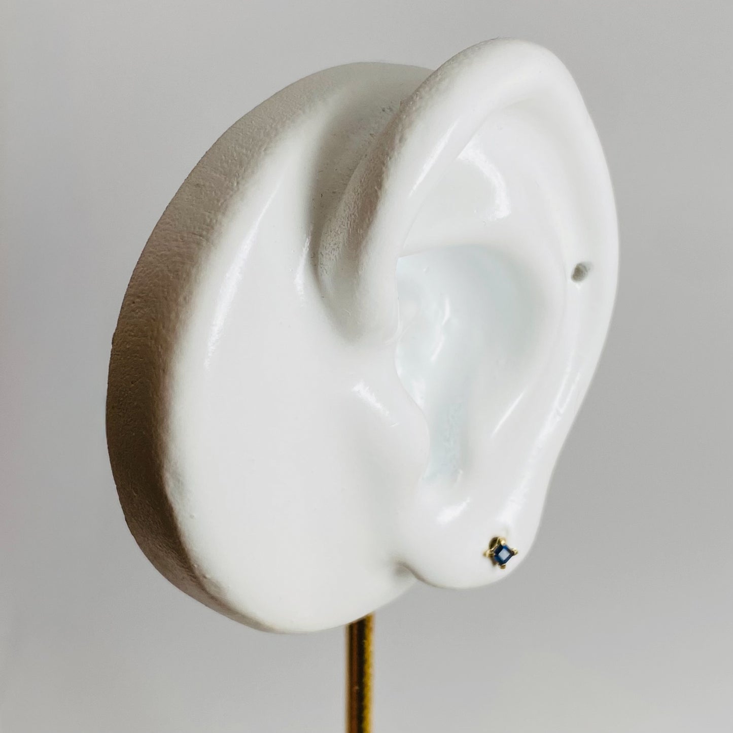 K18イエローゴールド サファイアピアス