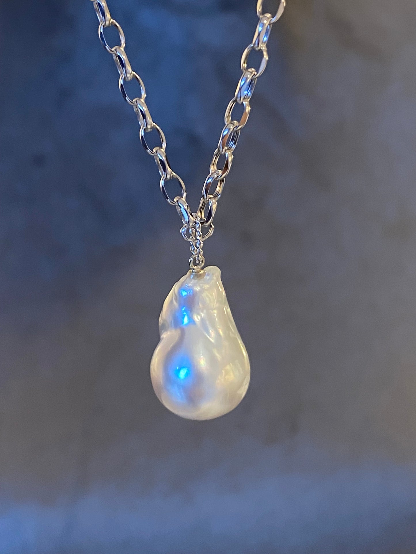 K18ホワイトゴールド 南洋白蝶バロックペンダントトップ