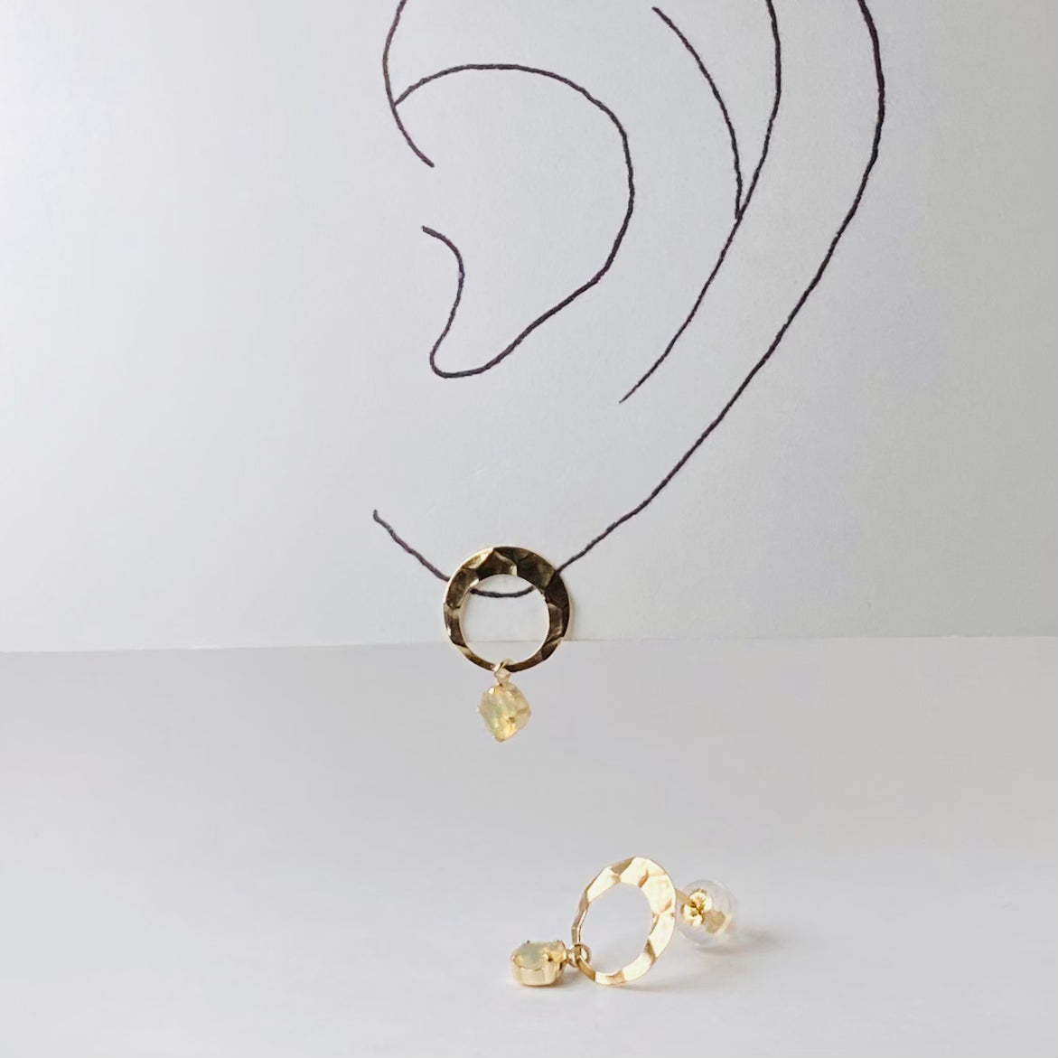 K10イエローゴールド エチオピアオパールピアス