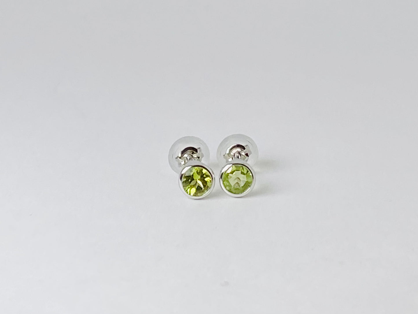 K10ホワイトゴールド ペリドットピアス