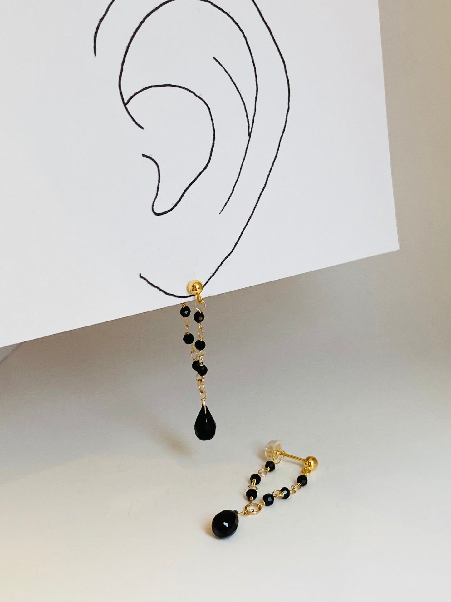 K18イエローゴールド ブラックスピネルピアス