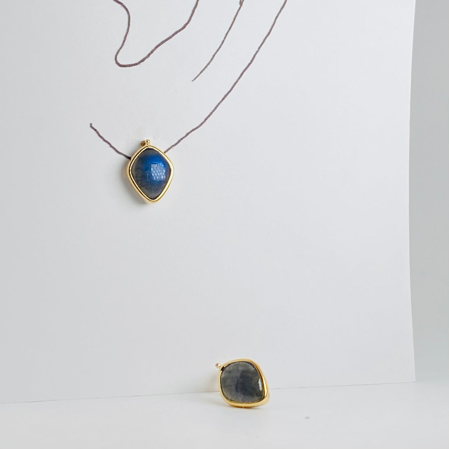 K18イエローゴールド ラブラドライトピアス