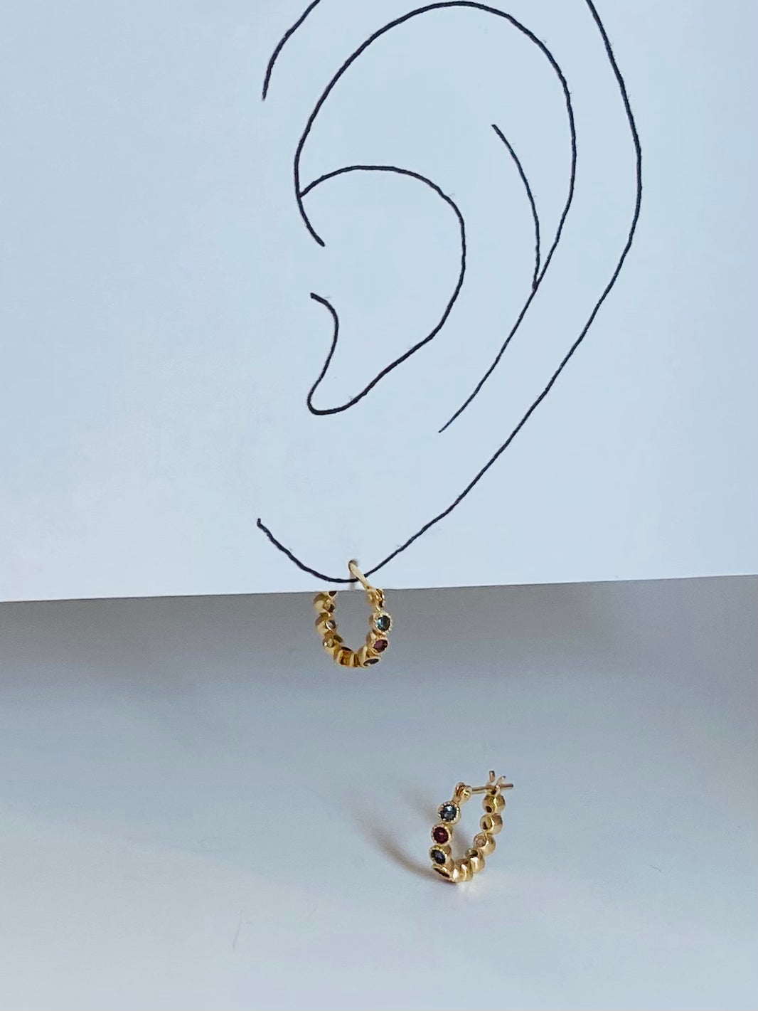 K10イエローゴールドマルチカラーフープピアス