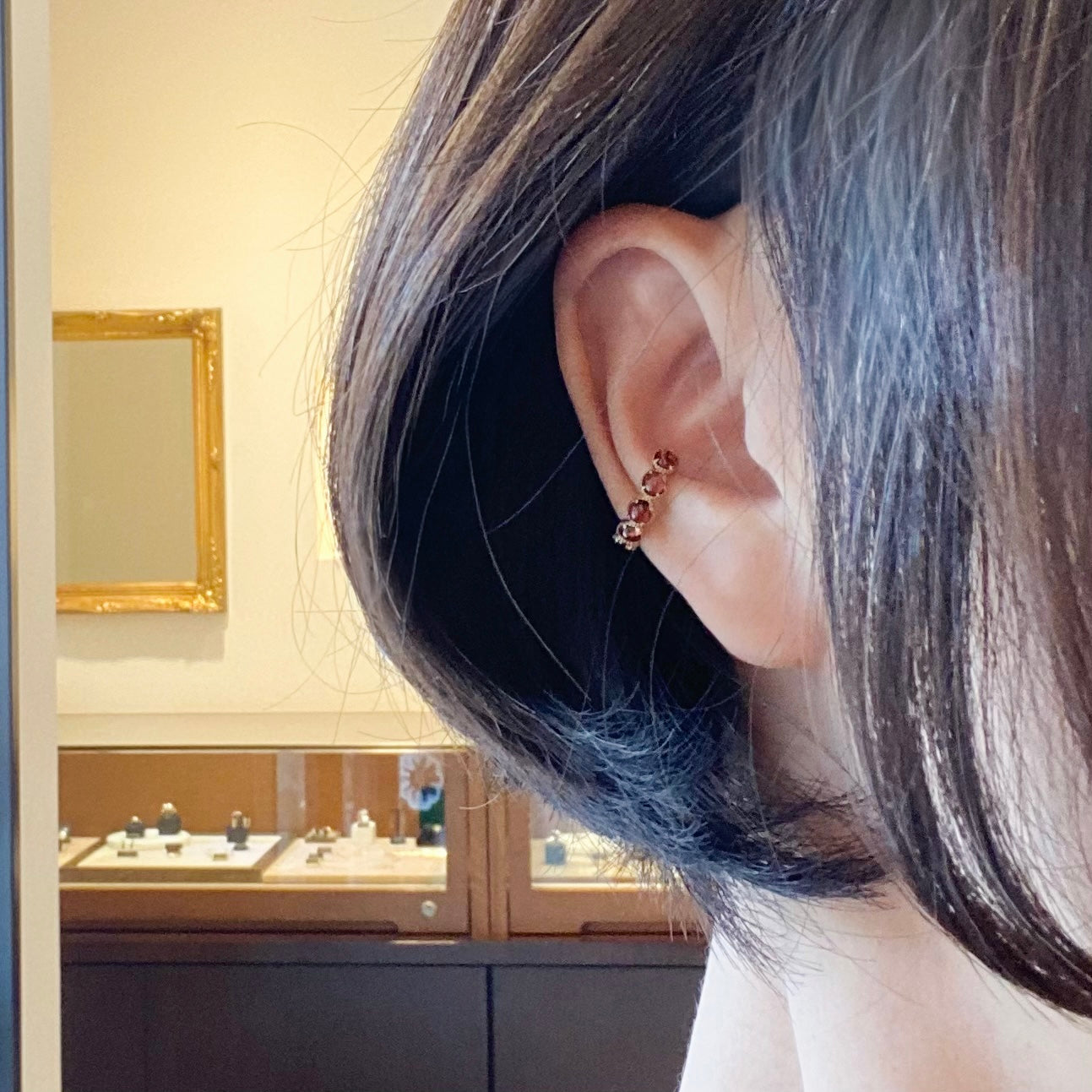 K10イエローゴールド ガーネットイヤーカフ