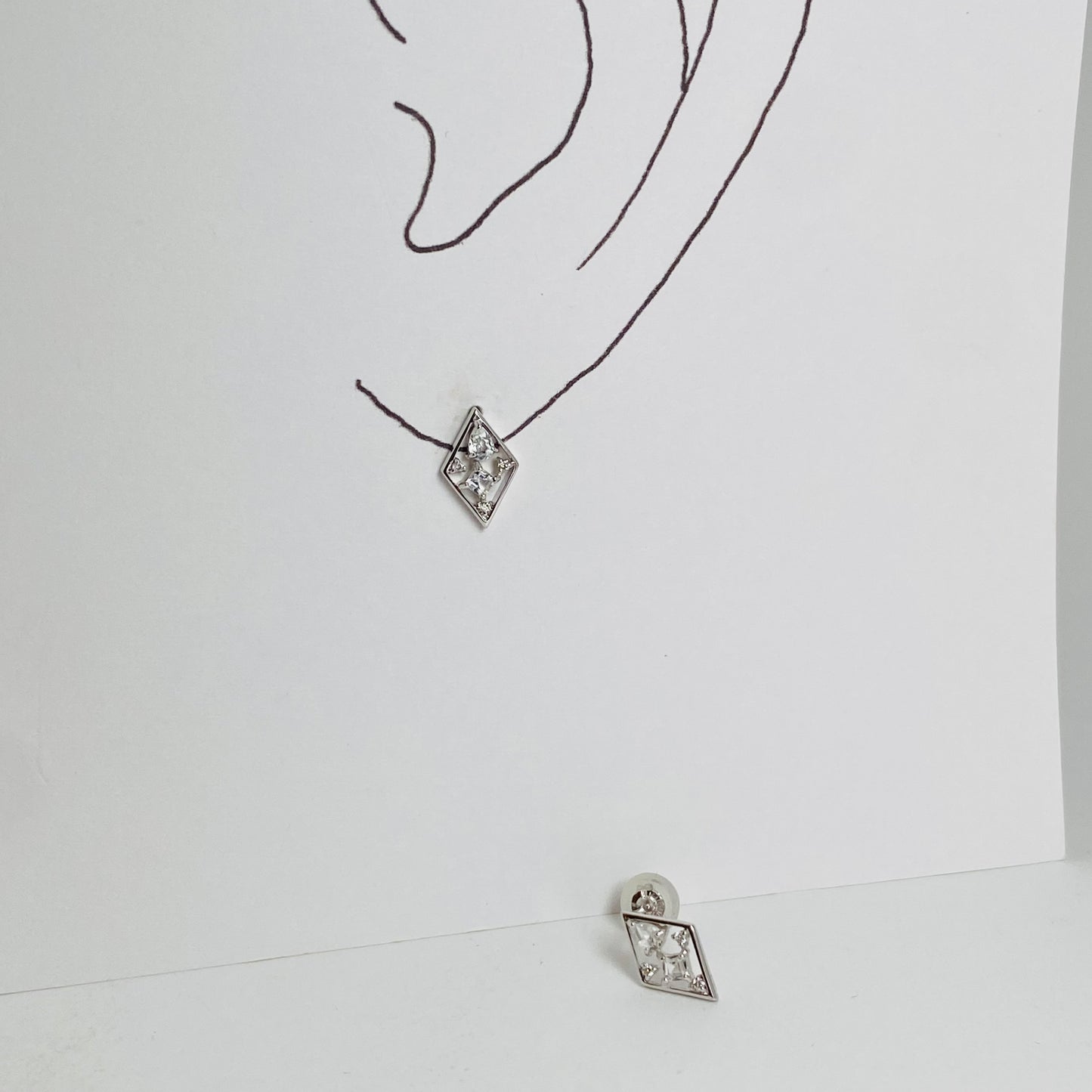 K10ホワイトゴールド トパーズ・ダイヤモンド0.02ctピアス