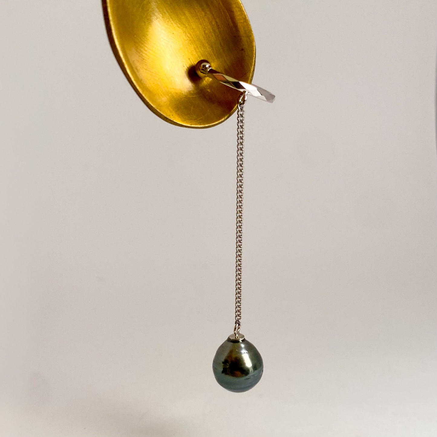 SV南洋黒蝶真珠イヤーカフ