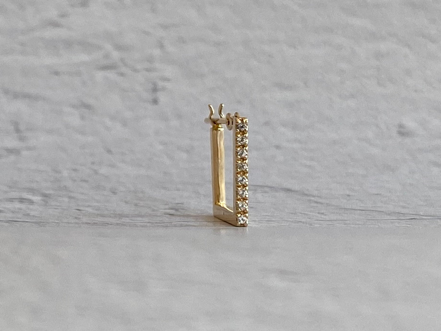 K10イエローゴールドホワイトトパーズシングルピアス