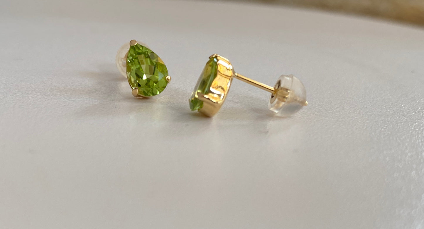 K18イエローゴールド ペリドットピアス