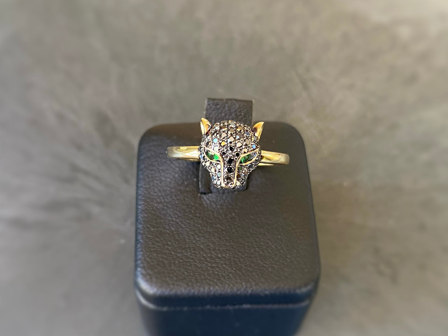 K18イエローゴールド ブラックダイヤモンド0.37ct グリーンガーネットリング