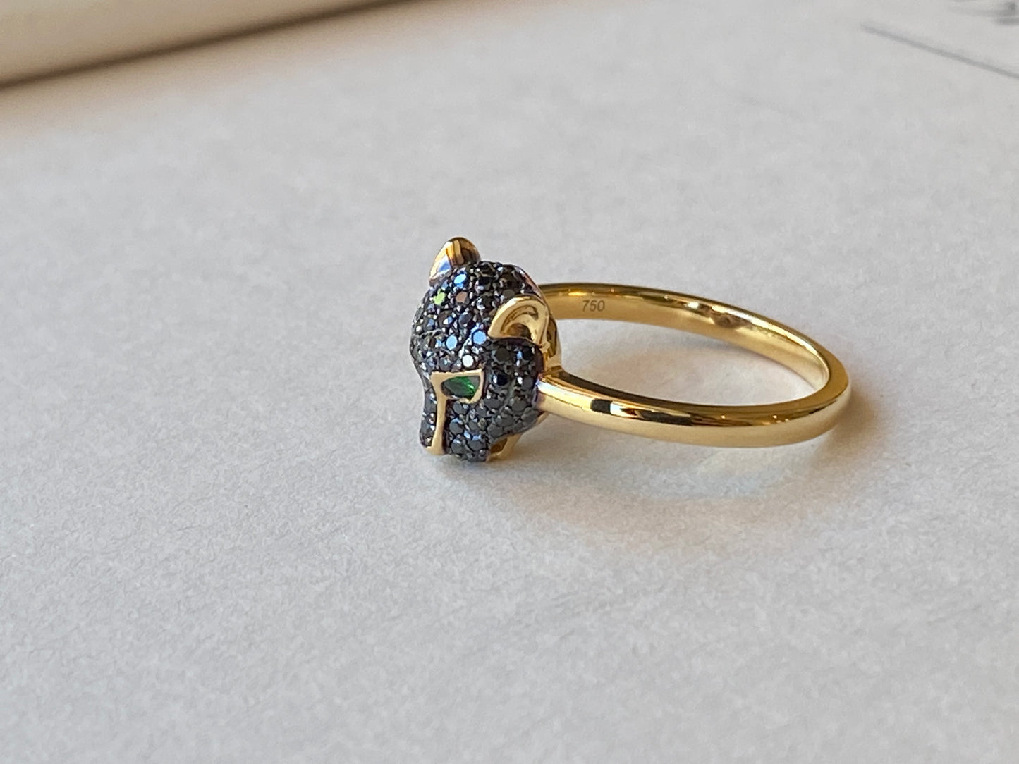 K18イエローゴールド ブラックダイヤモンド0.37ct グリーンガーネットリング