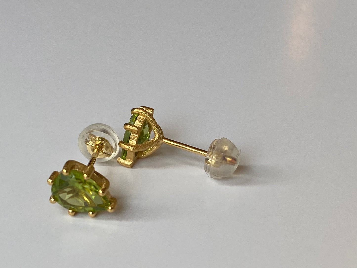 K18イエローゴールド ペリドットピアス