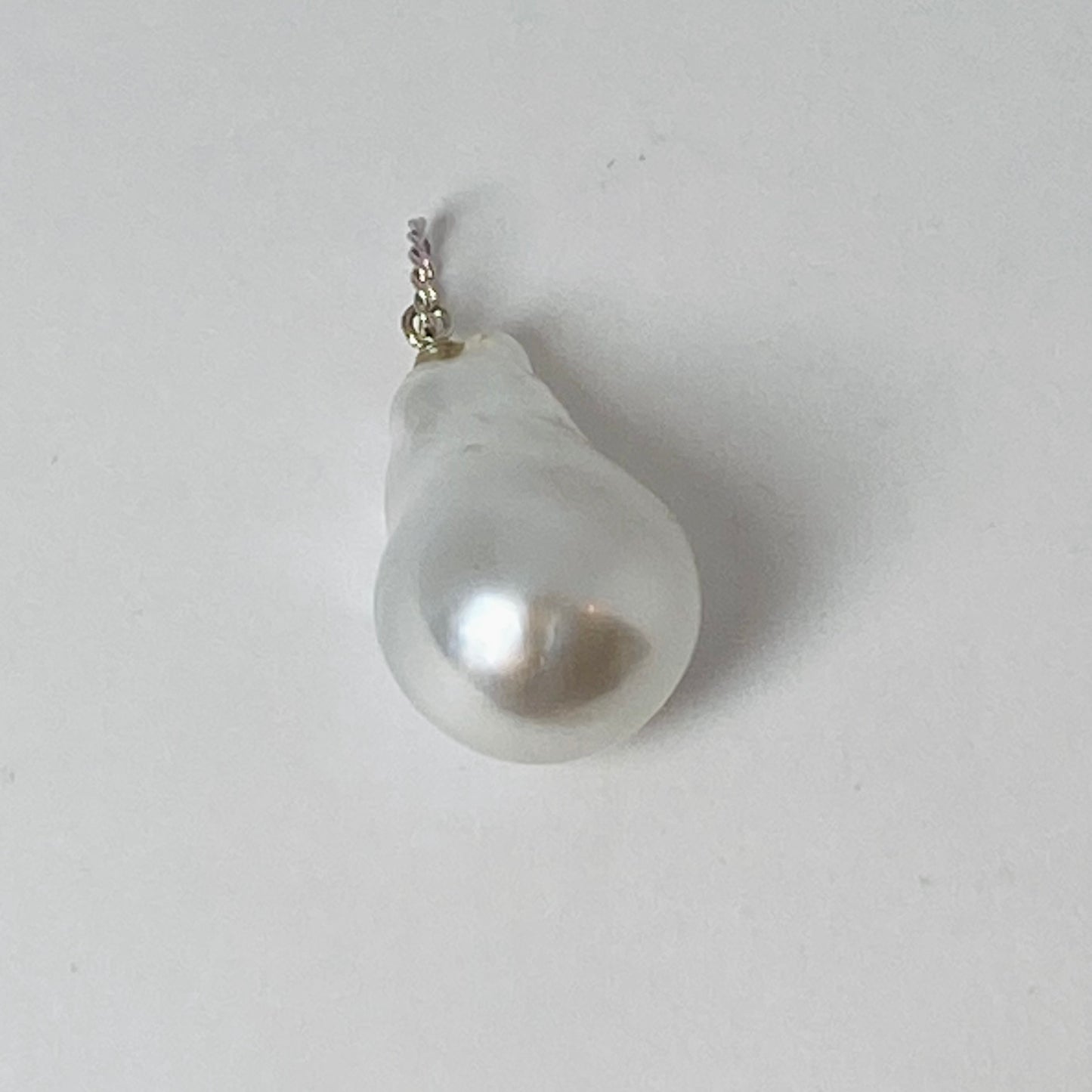 K18ホワイトゴールド　南洋白蝶バロックペンダントトップ