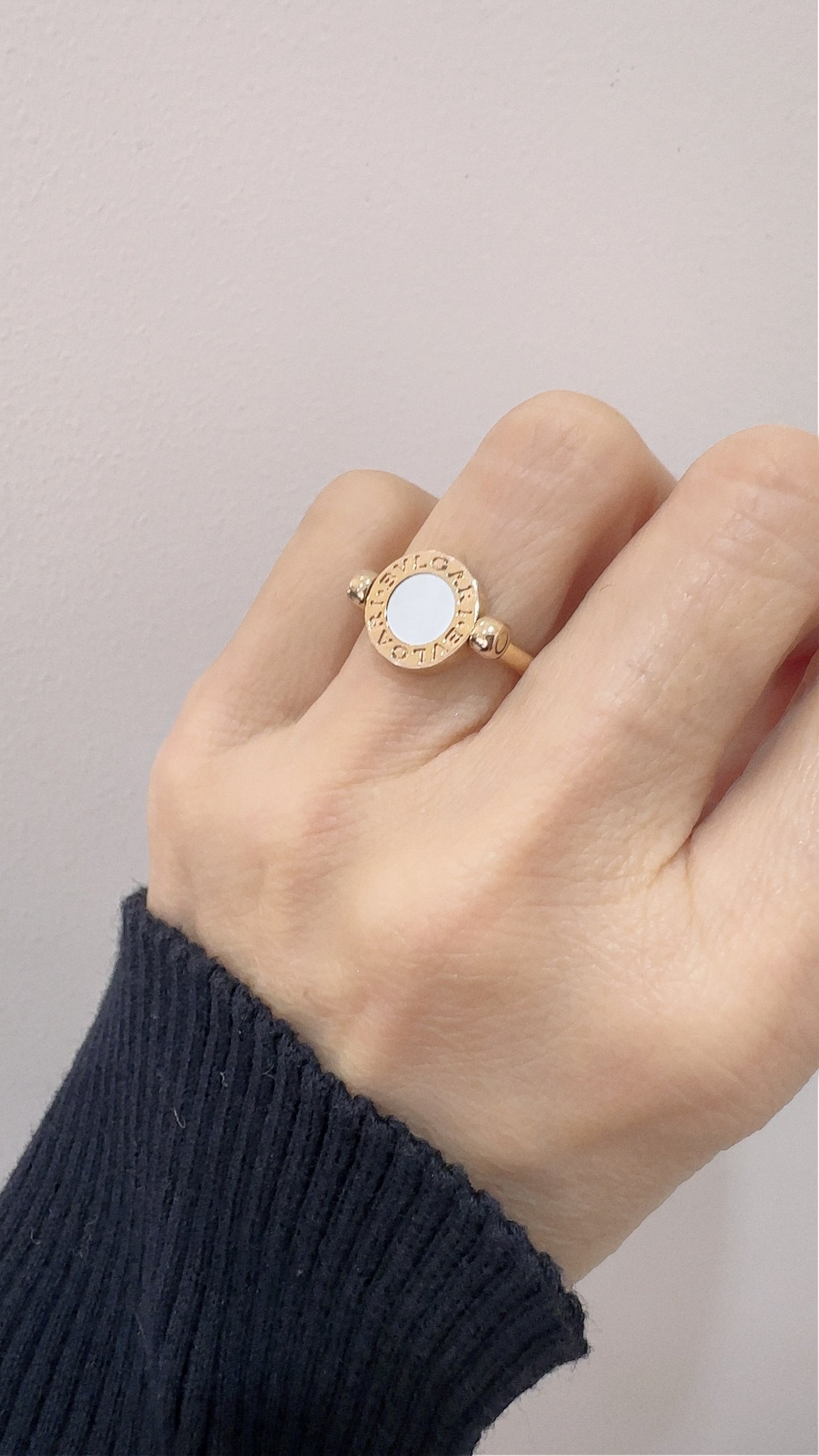 BVLGARI

ブルガリ・ブルガリ リバーシブルリング
オニキス／マザーオブパール
K18ピンクゴールド