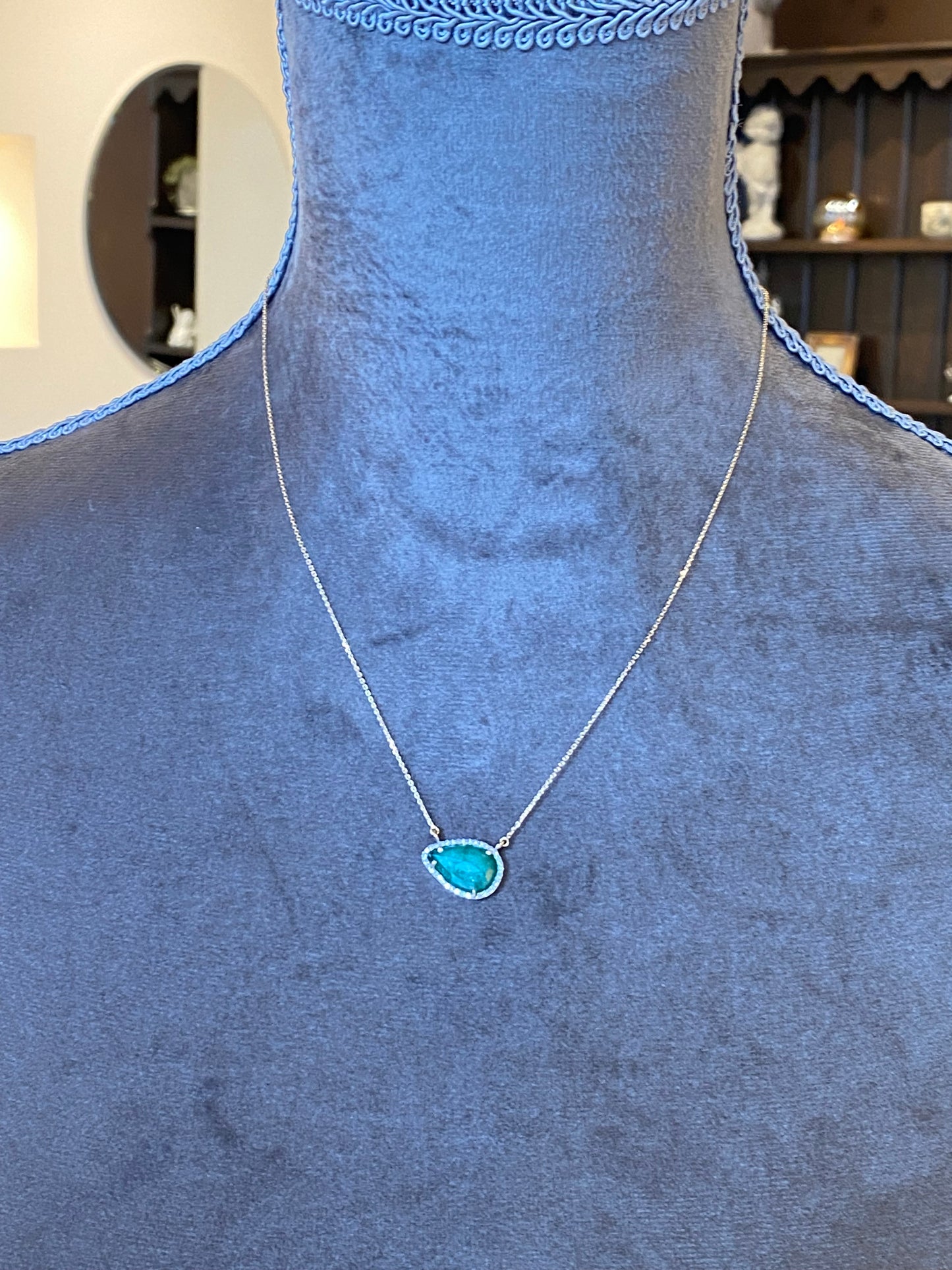 K10イエローゴールド　エメラルド・ダイヤモンドネックレス