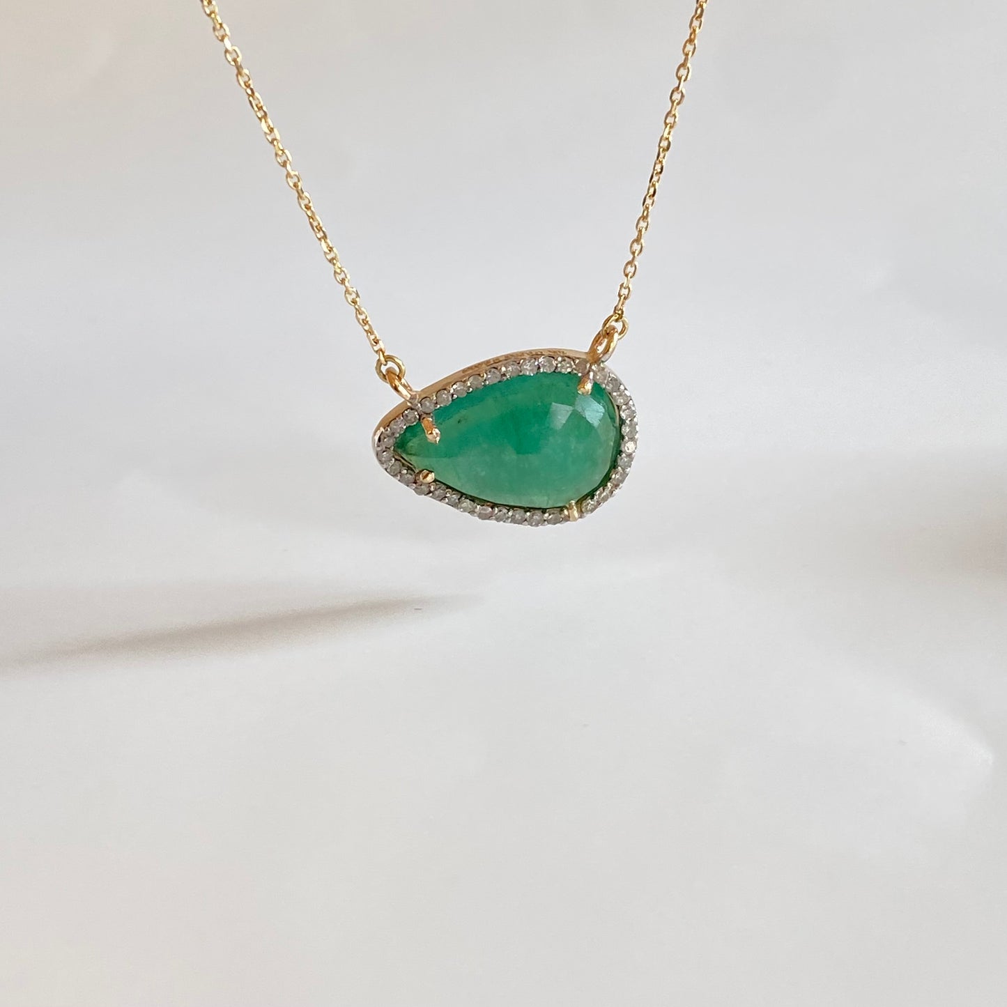 K10イエローゴールド　エメラルド・ダイヤモンドネックレス