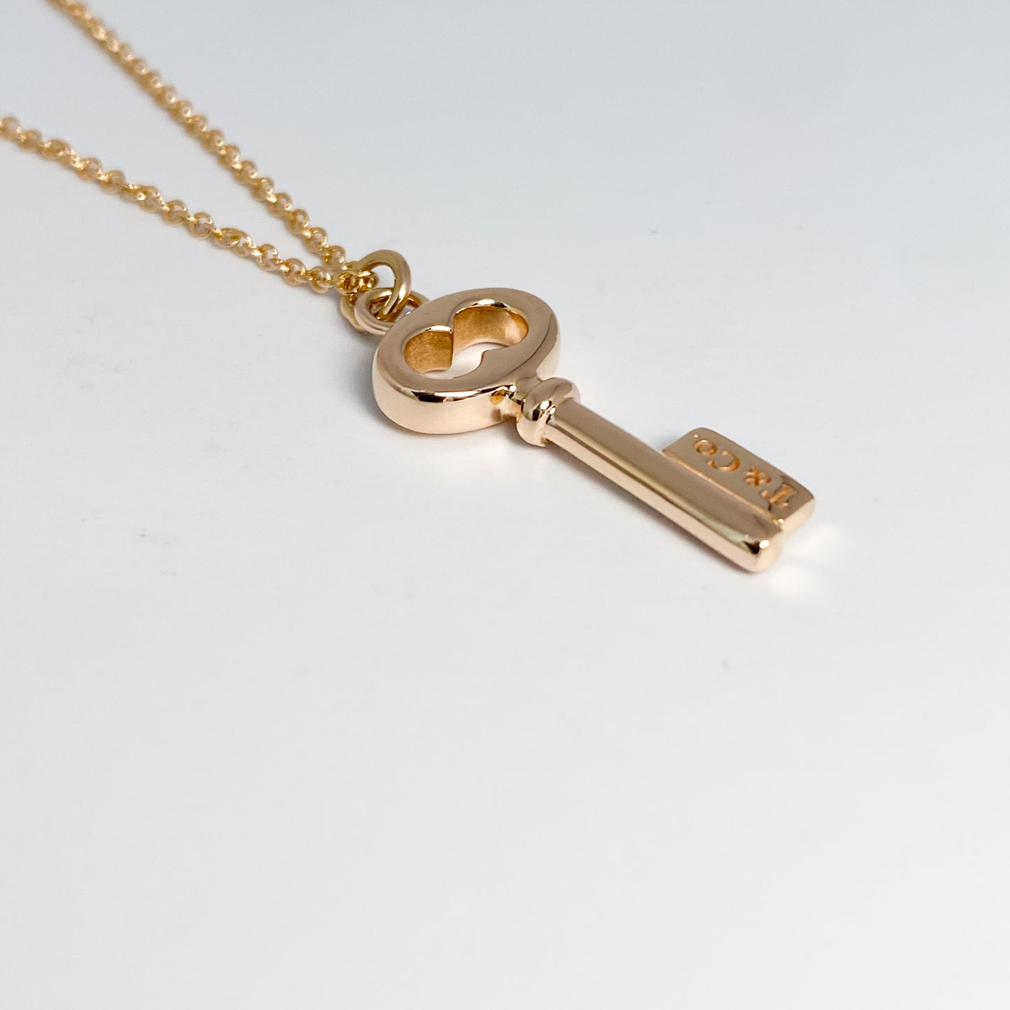 TIFFANY & CO. Oval Key Necklace K18YG