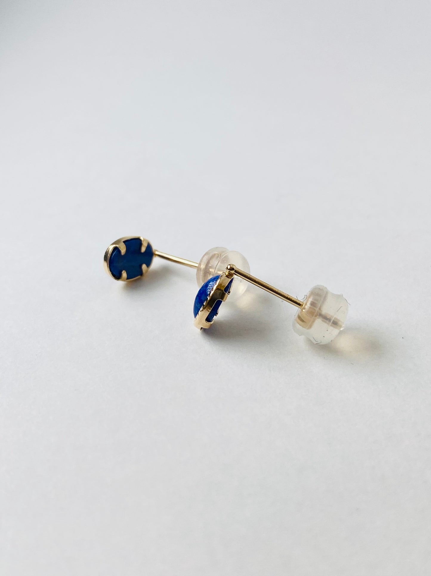 K10イエローゴールド ラピスラズリピアス
