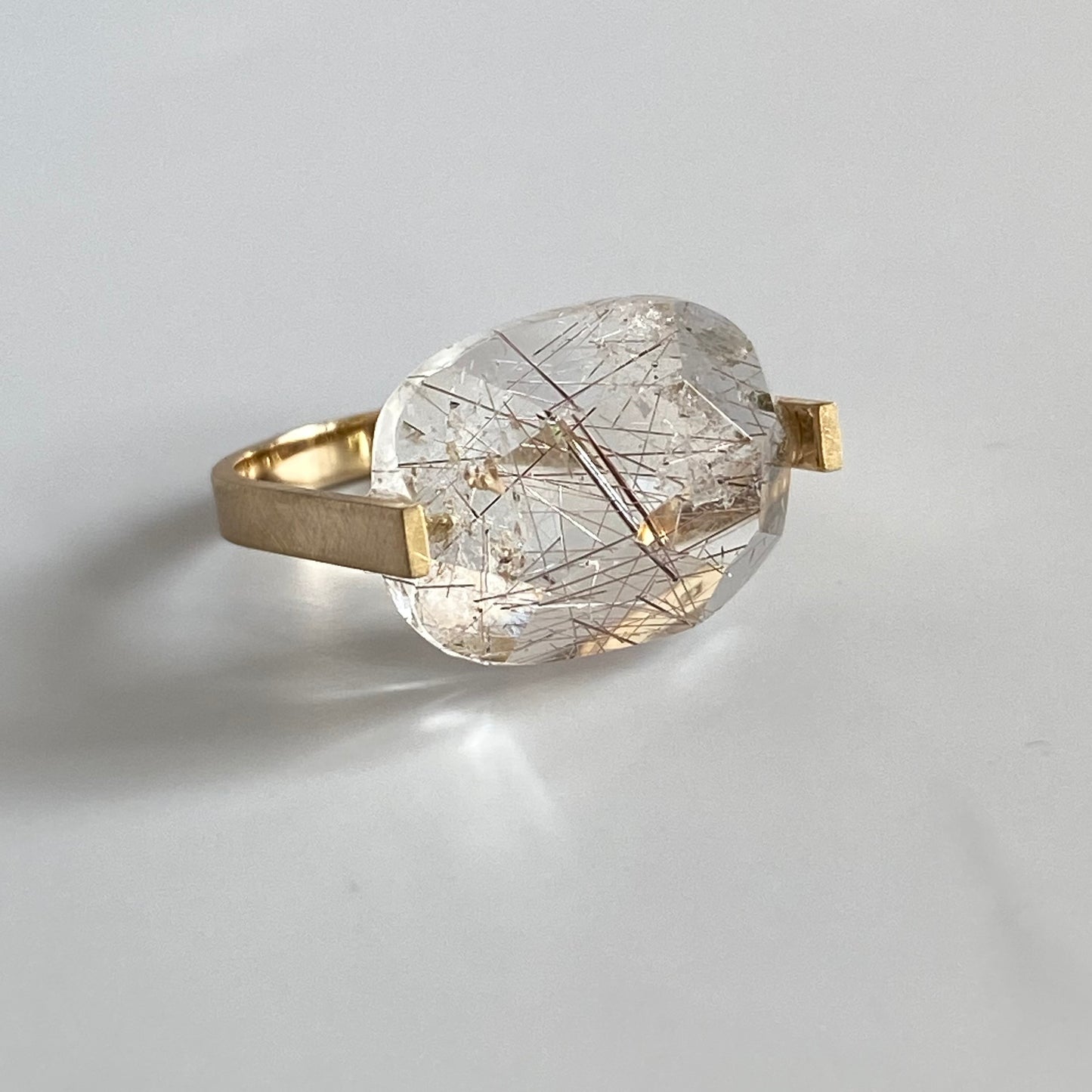 K10イエローゴールド　シルバールチルクォーツリング