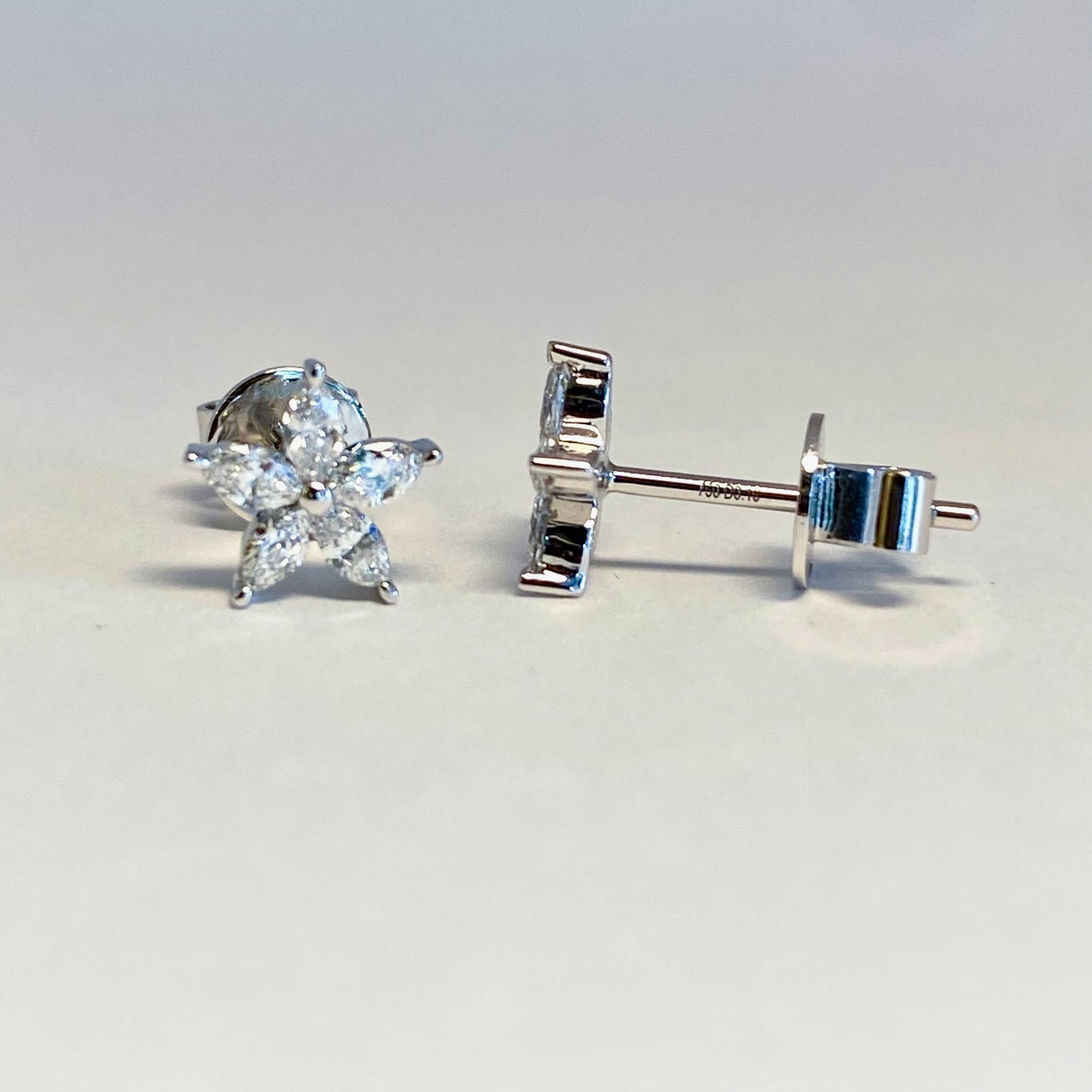 K18ホワイトゴールド ダイヤモンド0.32ctピアス