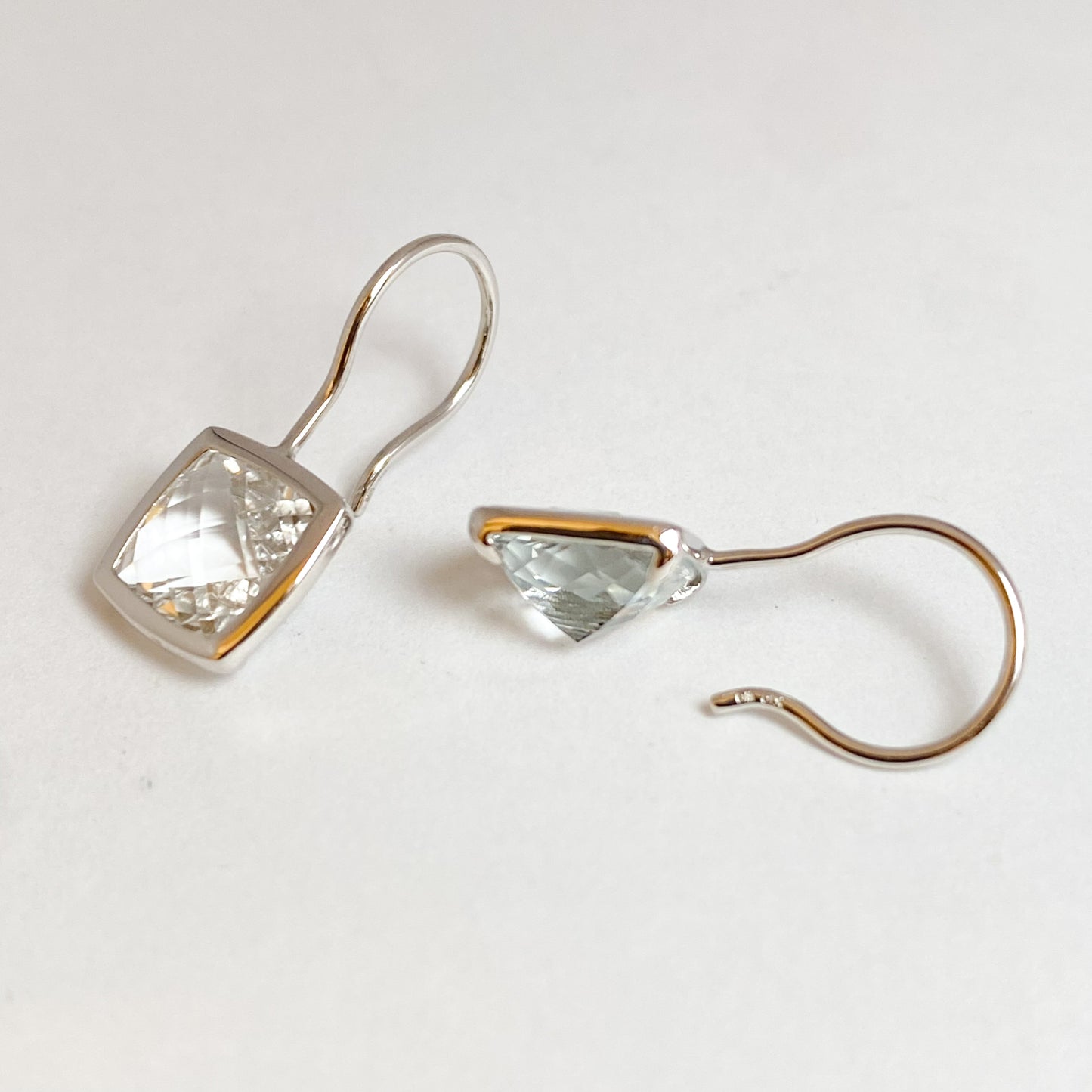 K10ホワイトゴールド　ホワイトパーズピアス