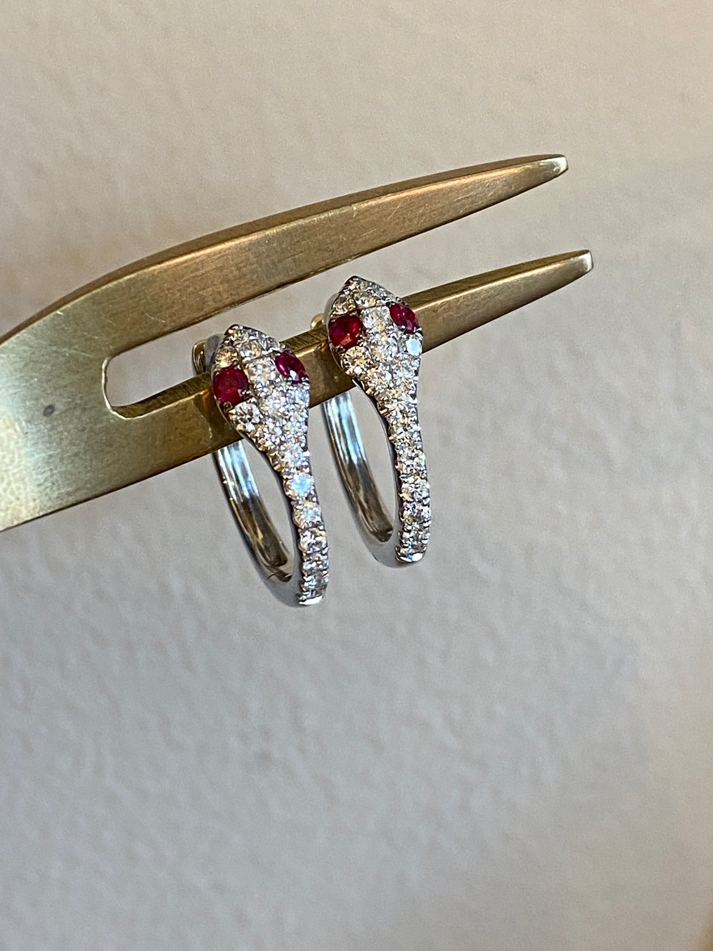K18ホワイトゴールドダイヤモンド0.42ct ルビーピアス