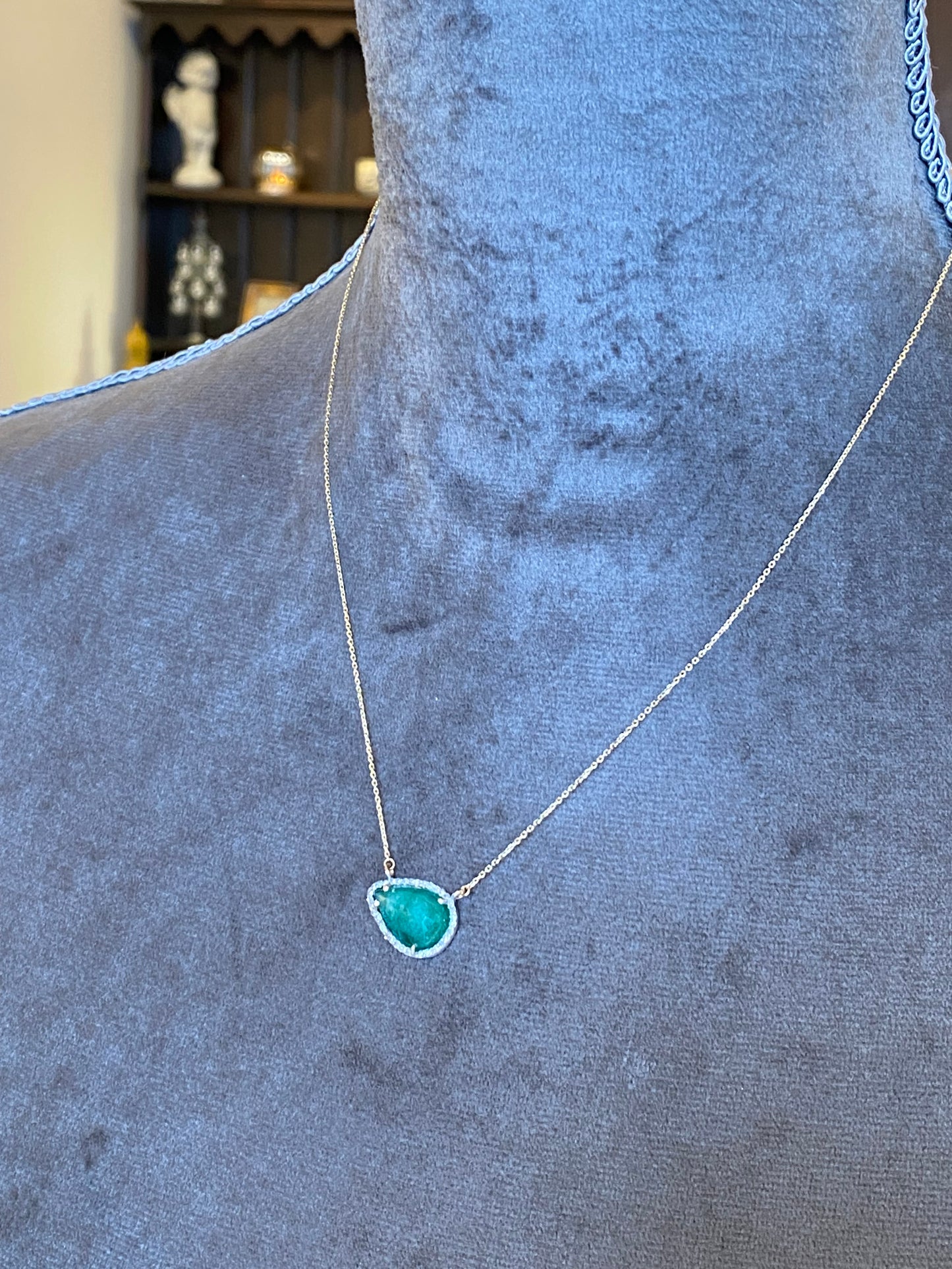 K10イエローゴールド　エメラルド・ダイヤモンドネックレス