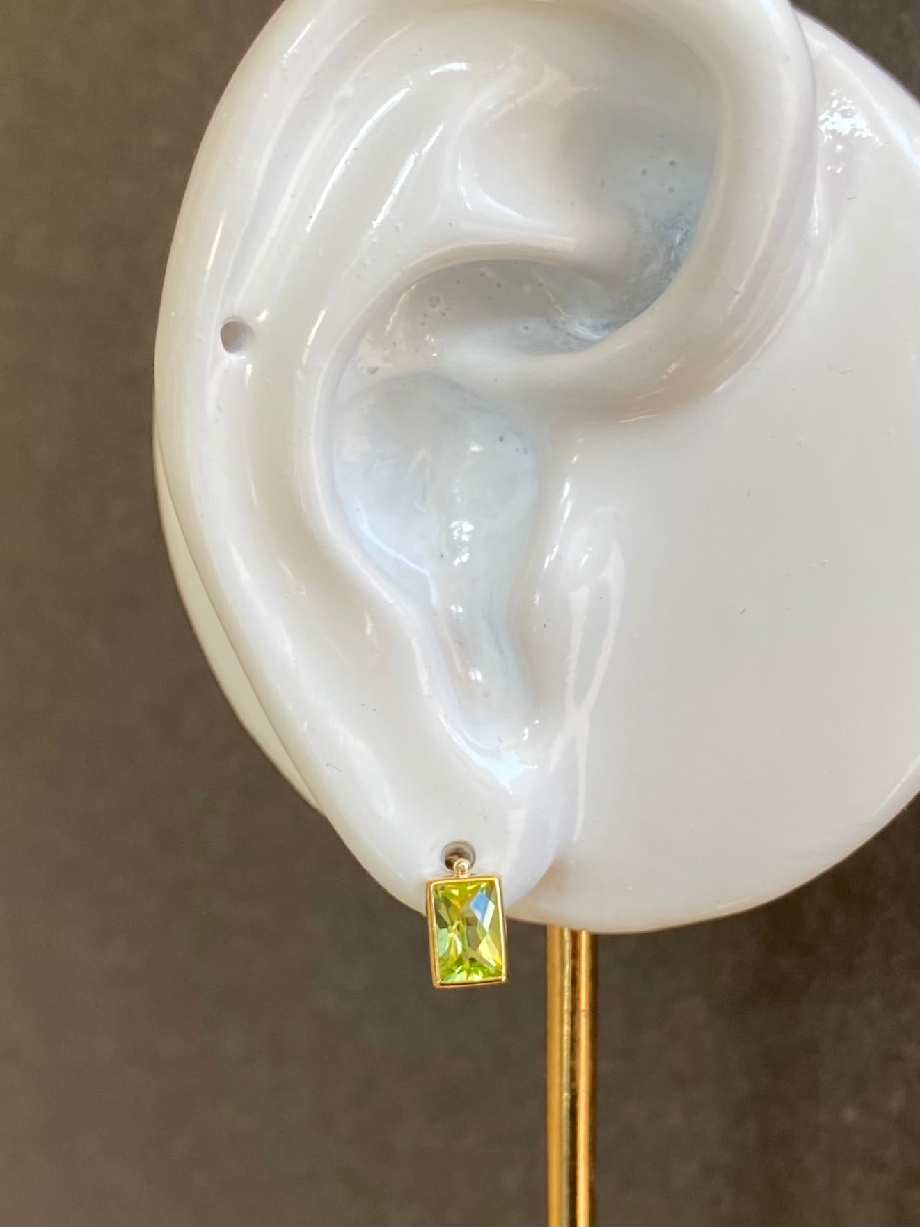 K18イエローゴールド ペリドットピアス