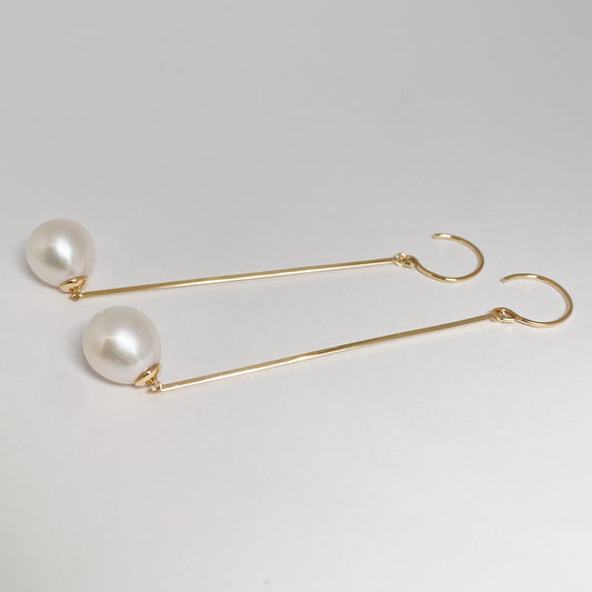 K10イエローゴールド 淡水パールピアス