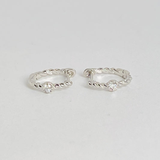K10ホワイトゴールド　ダイヤモンド0.04ct中折れフープピアス