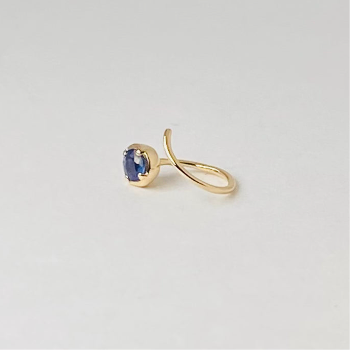 K10イエローゴールド サファイアシングルピアス