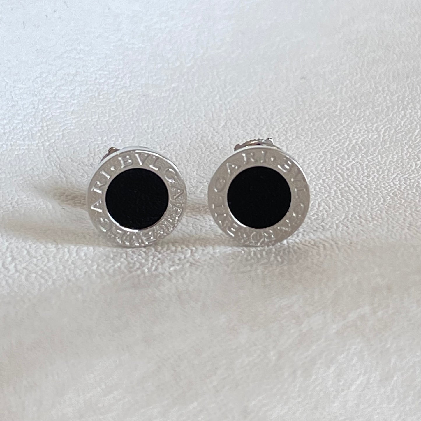 BVLGARI

ブルガリ・ブルガリ ピアス
オニキス／K18ホワイトゴールド