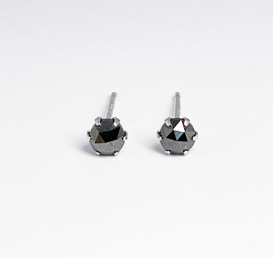 Pt ブラックダイヤモンド0.3ctピアス