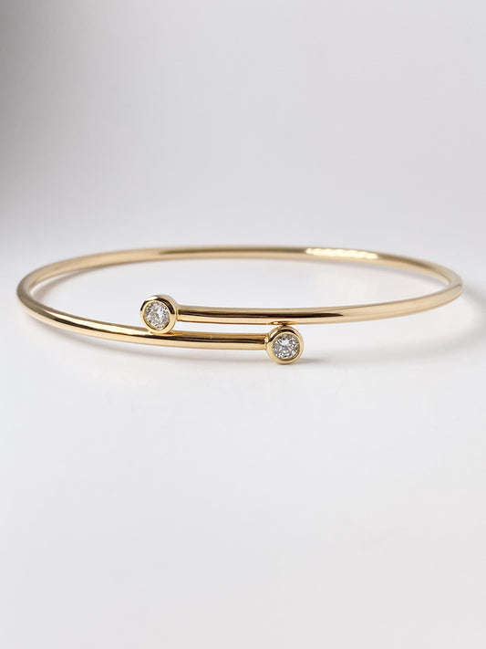 K18イエローゴールド　ダイヤモンド0.22ct バングル