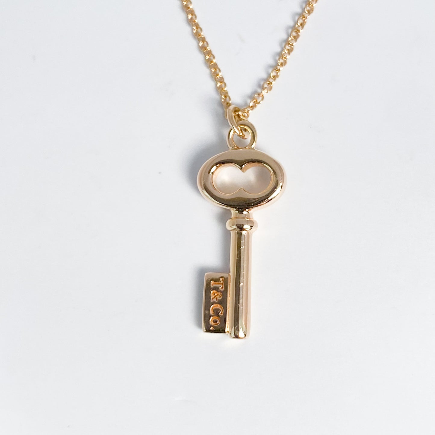 TIFFANY & CO. Oval Key Necklace K18YG