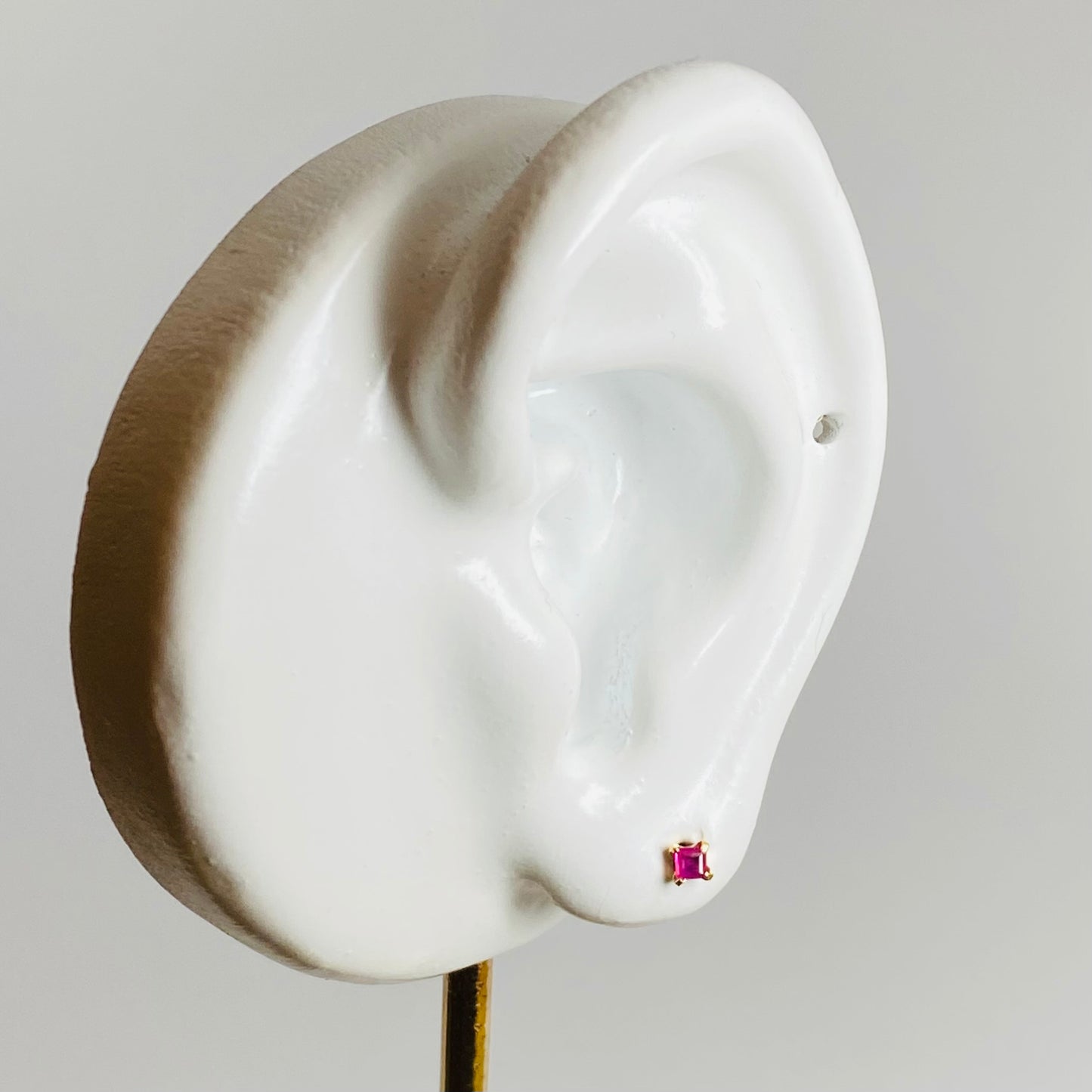 K18イエローゴールド ルビーピアス