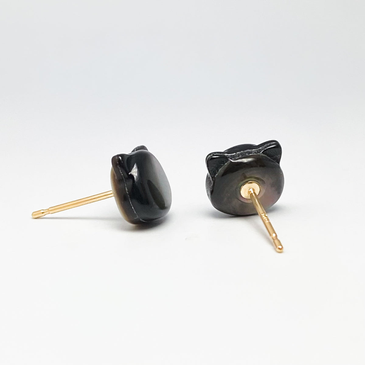 K10YG ブラックシェル猫ピアス