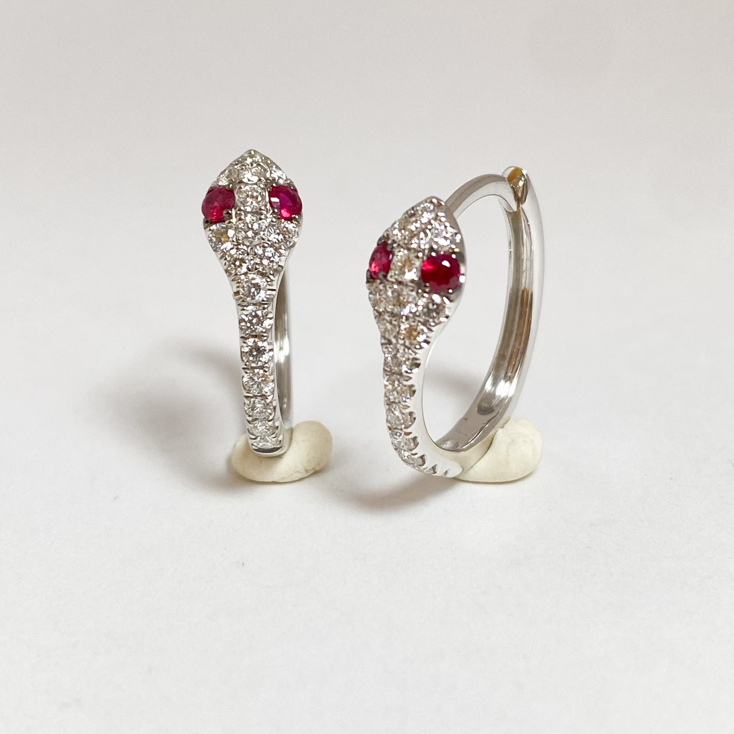 K18ホワイトゴールドダイヤモンド0.42ct ルビーピアス
