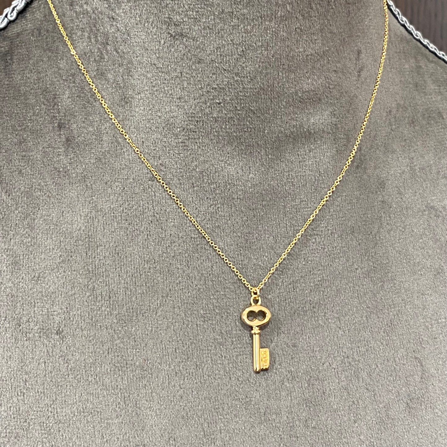 TIFFANY & CO. Oval Key Necklace K18YG