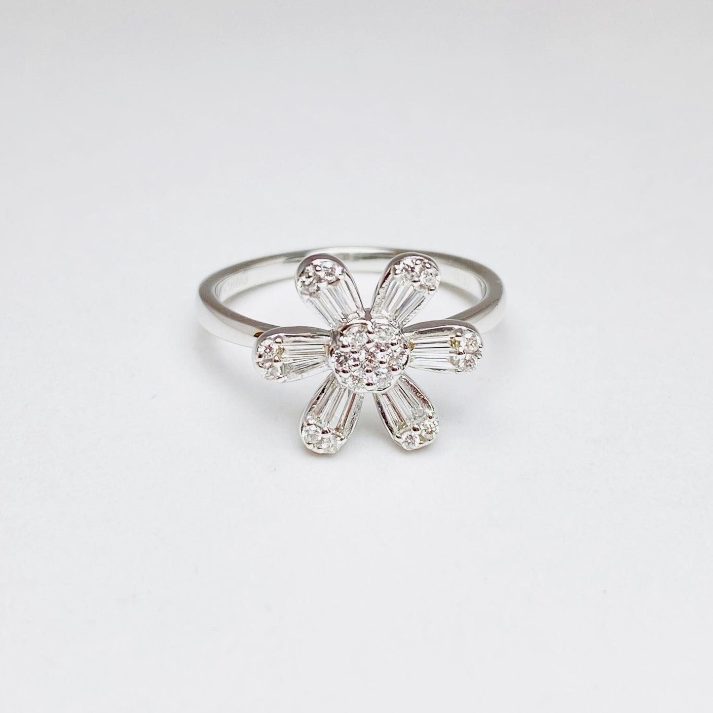 K18ホワイトゴールド ダイヤモンド0.37ctリング