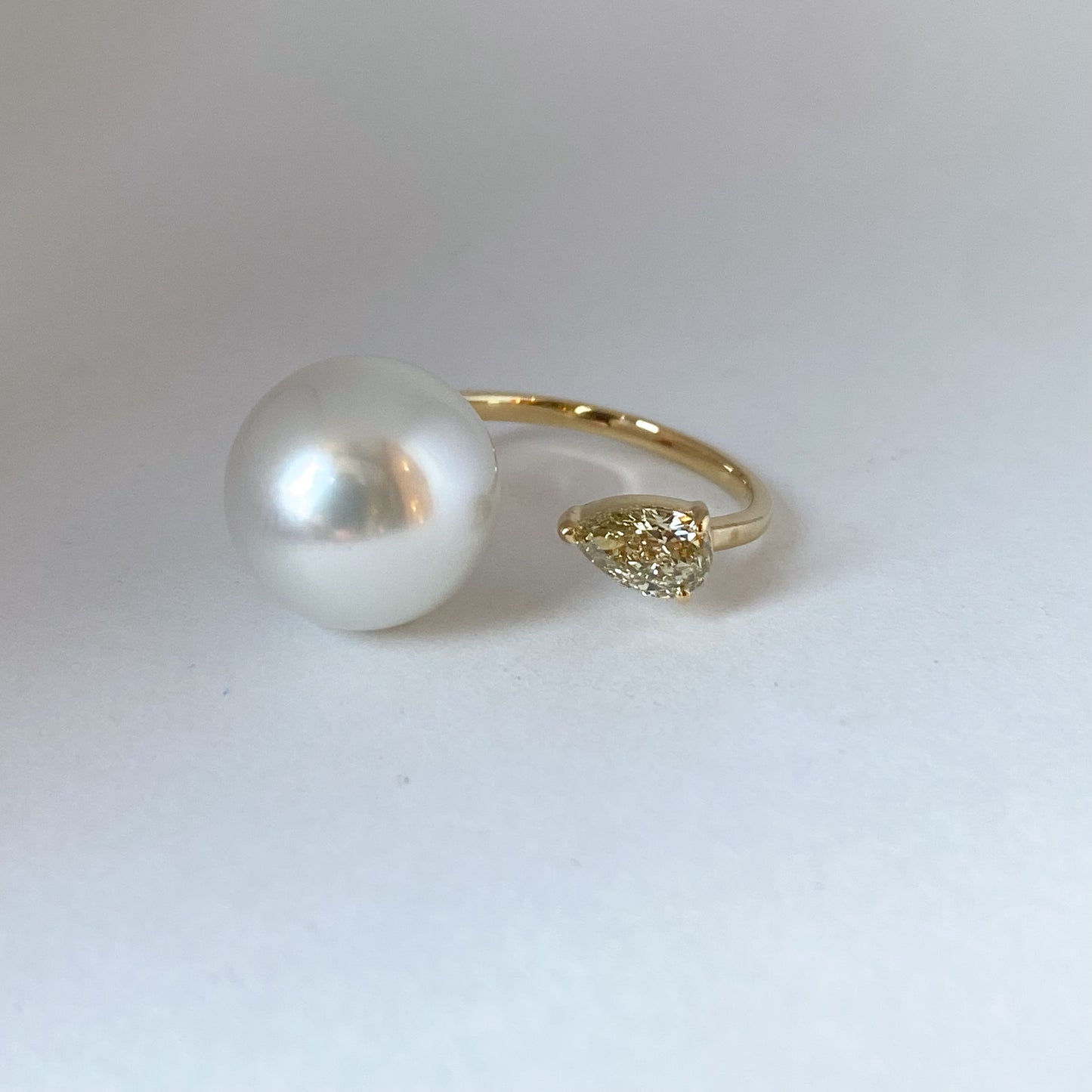 K18YG 南洋白蝶真珠　ダイヤモンド0.44ctリング