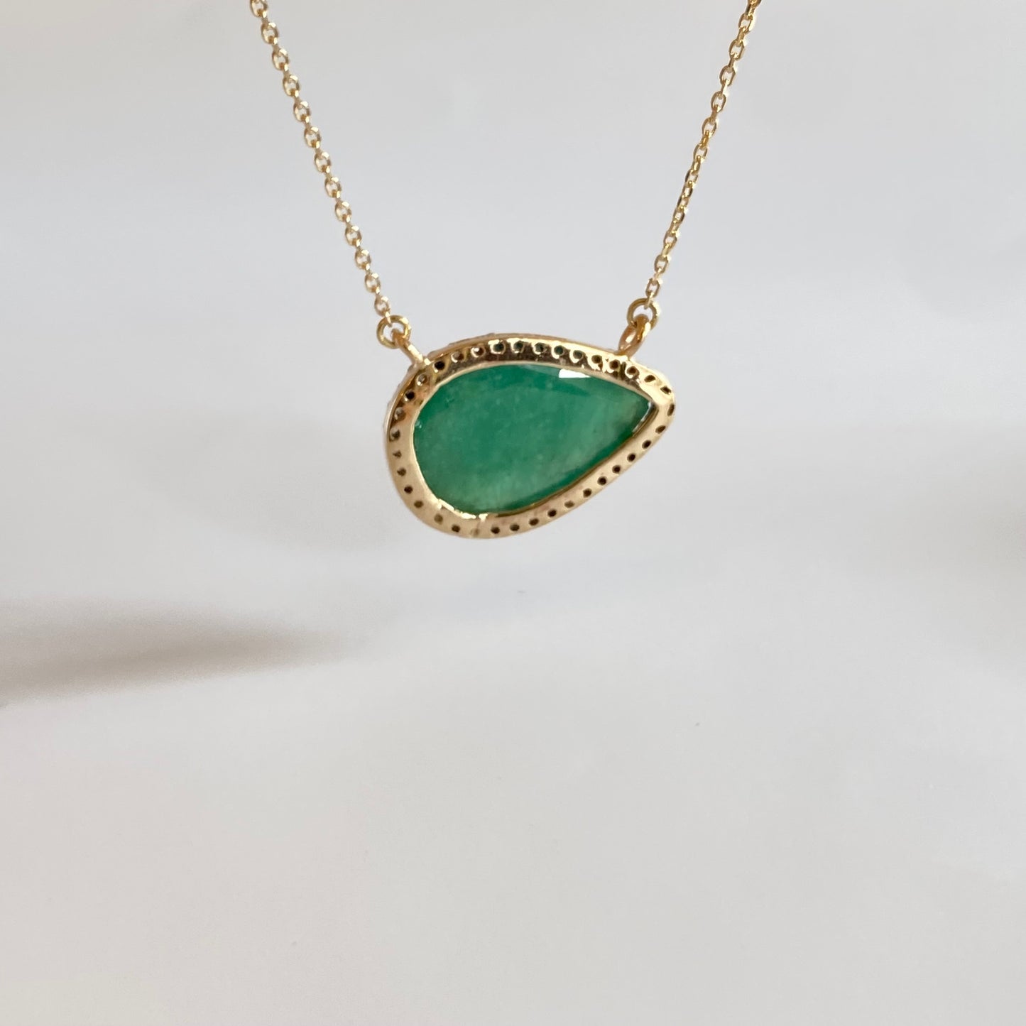 K10イエローゴールド　エメラルド・ダイヤモンドネックレス