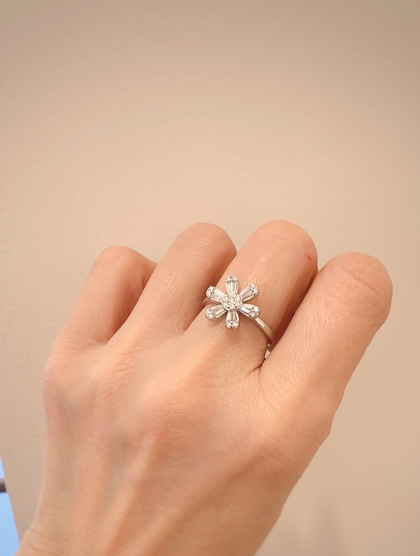 K18ホワイトゴールド ダイヤモンド0.37ctリング