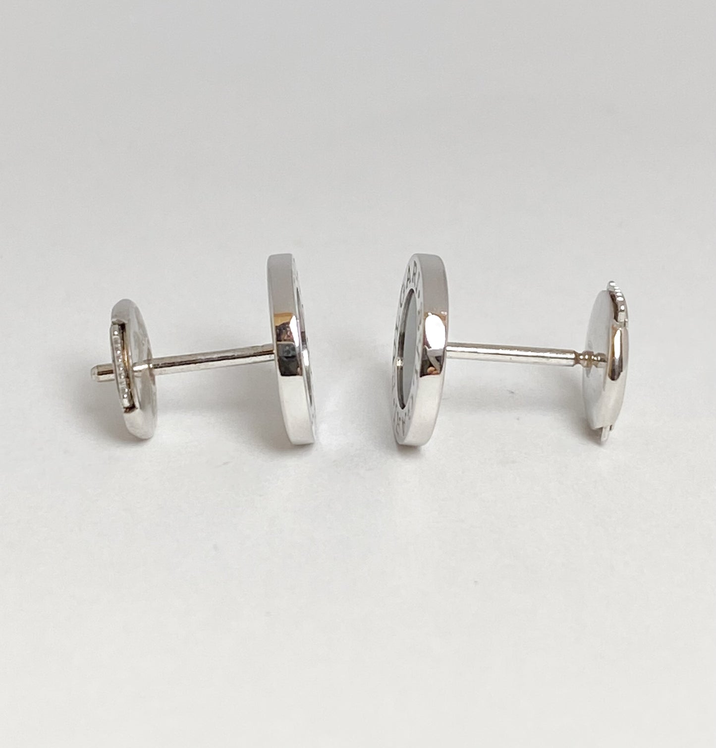 BVLGARI

ブルガリ・ブルガリ ピアス
オニキス／K18ホワイトゴールド