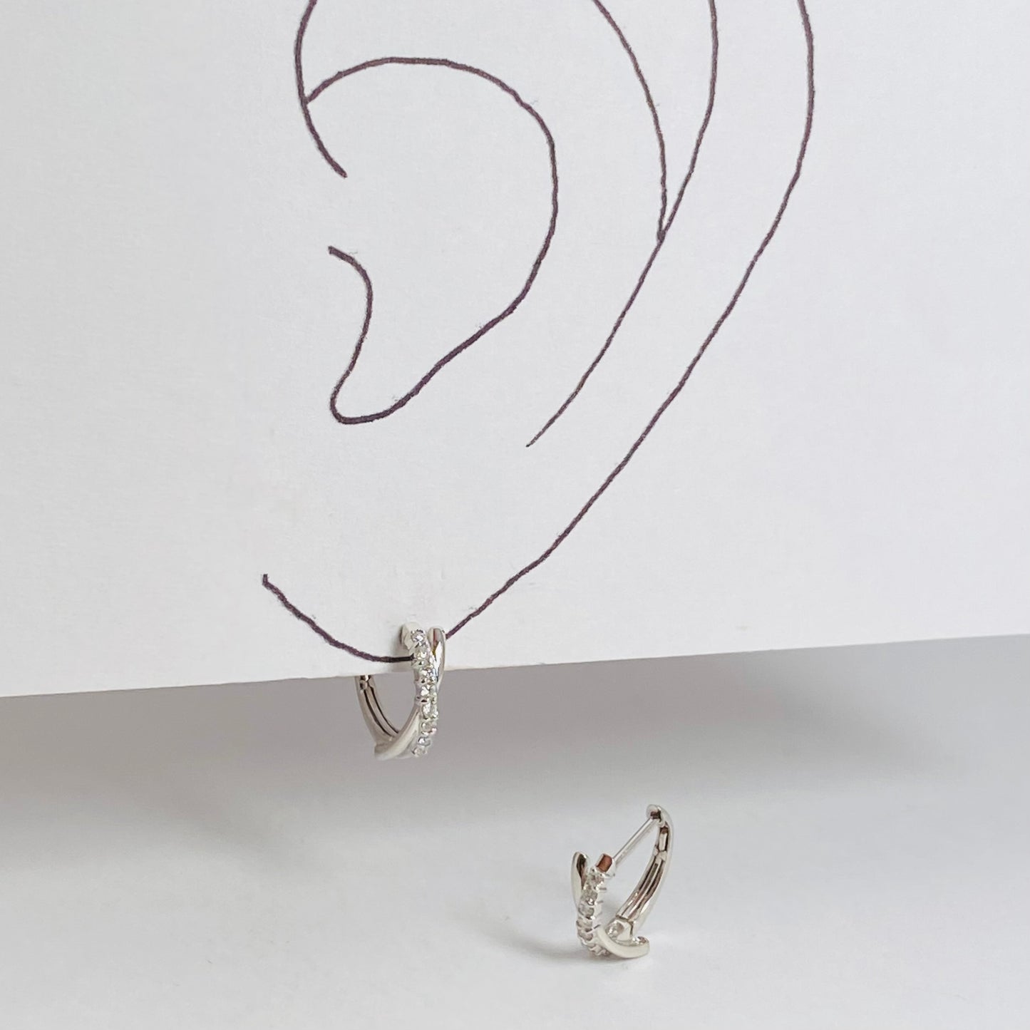 K10ホワイトゴールド ダイヤモンド0.1ct中折れピアス