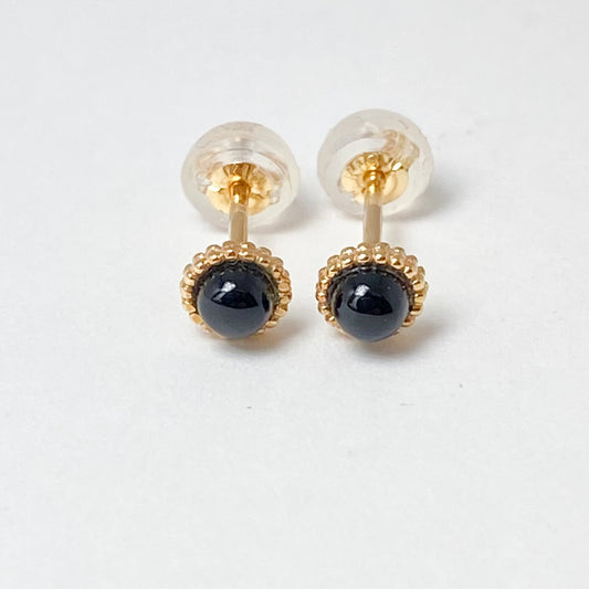 K18イエローゴールド オニキスピアス