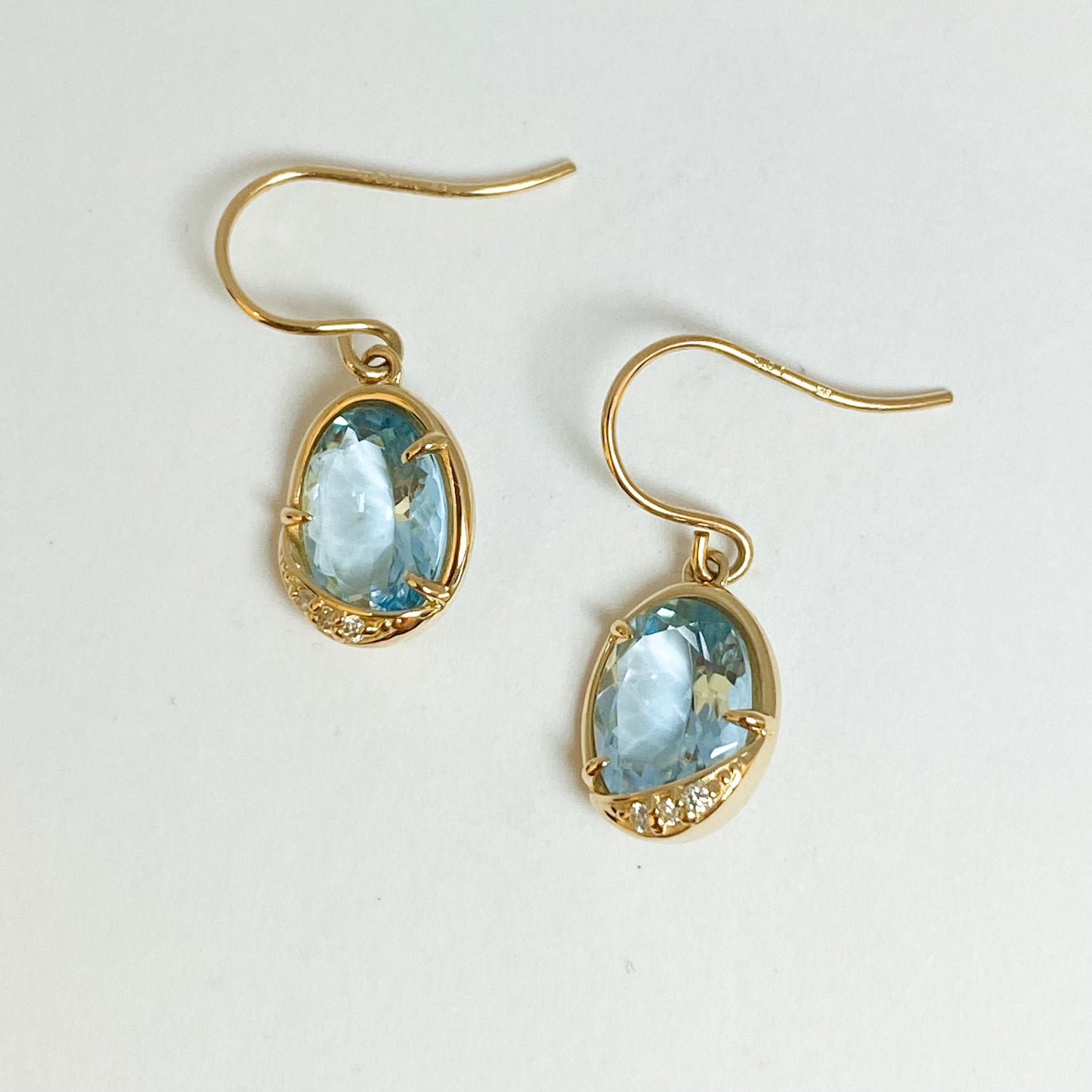 K18イエローゴールド アクアマリン・ダイヤモンド0.02ctピアス