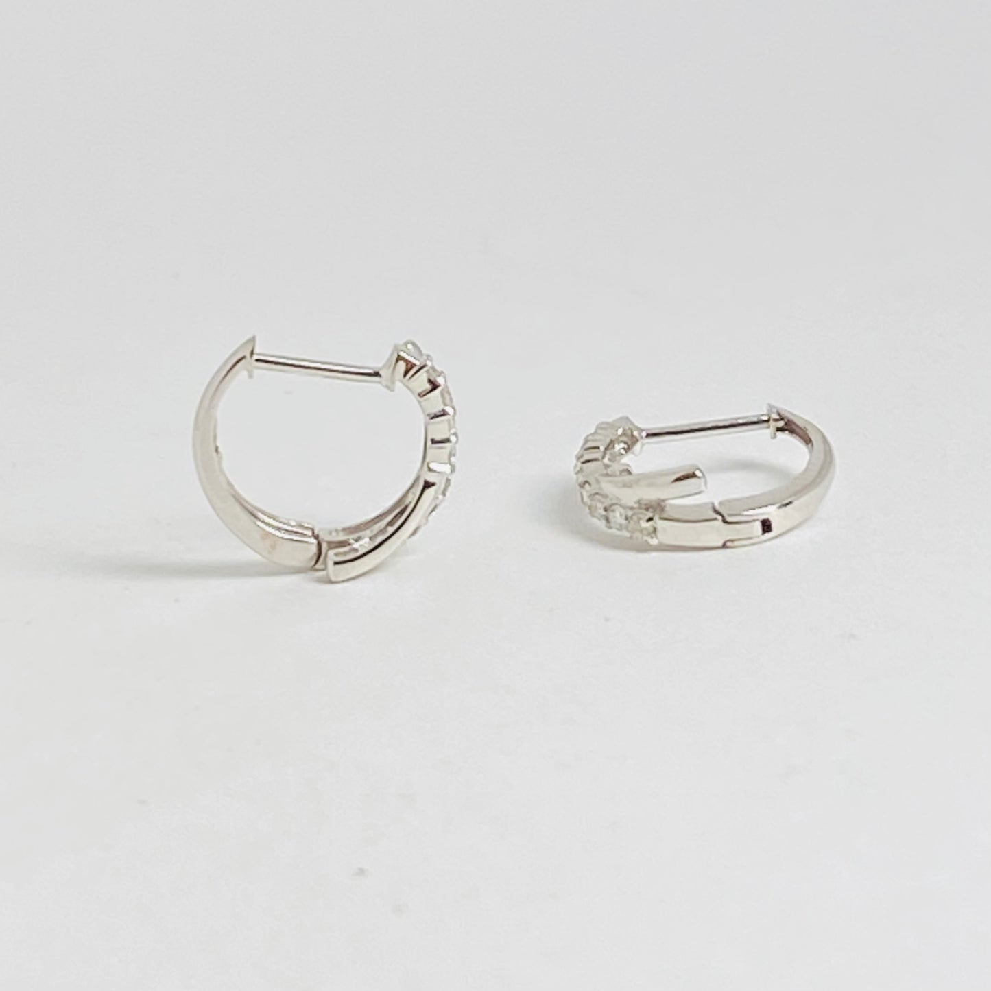 K10ホワイトゴールド ダイヤモンド0.1ct中折れピアス